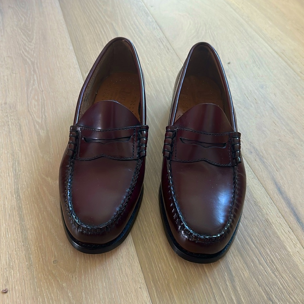 G.H. Bass penny loafers, burgendy Weejuns handcrafted, new condition